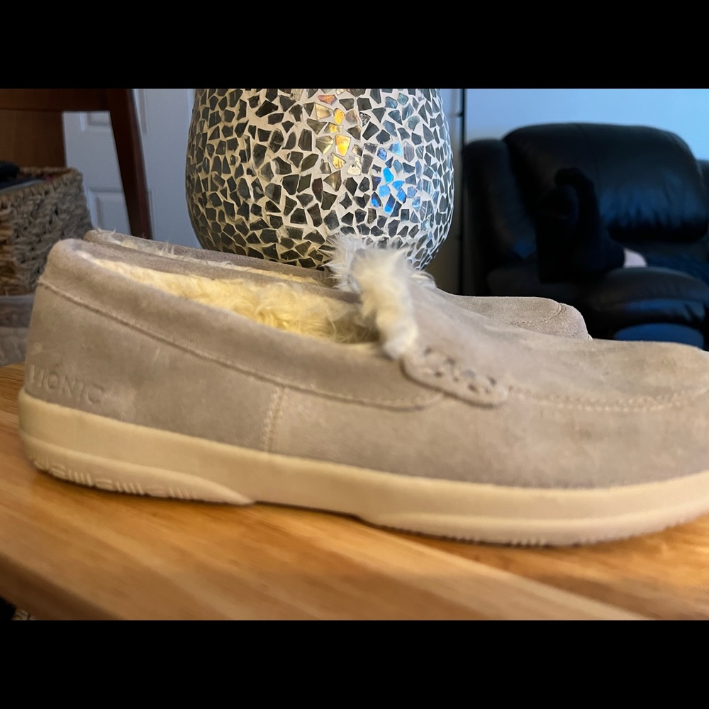 WOMEN’S “VIONIC” SHOW.   *BRAND NEW*